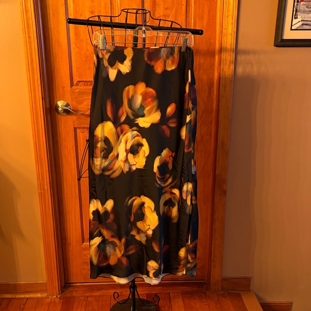 T Tahari Black Floral Midi Skirt